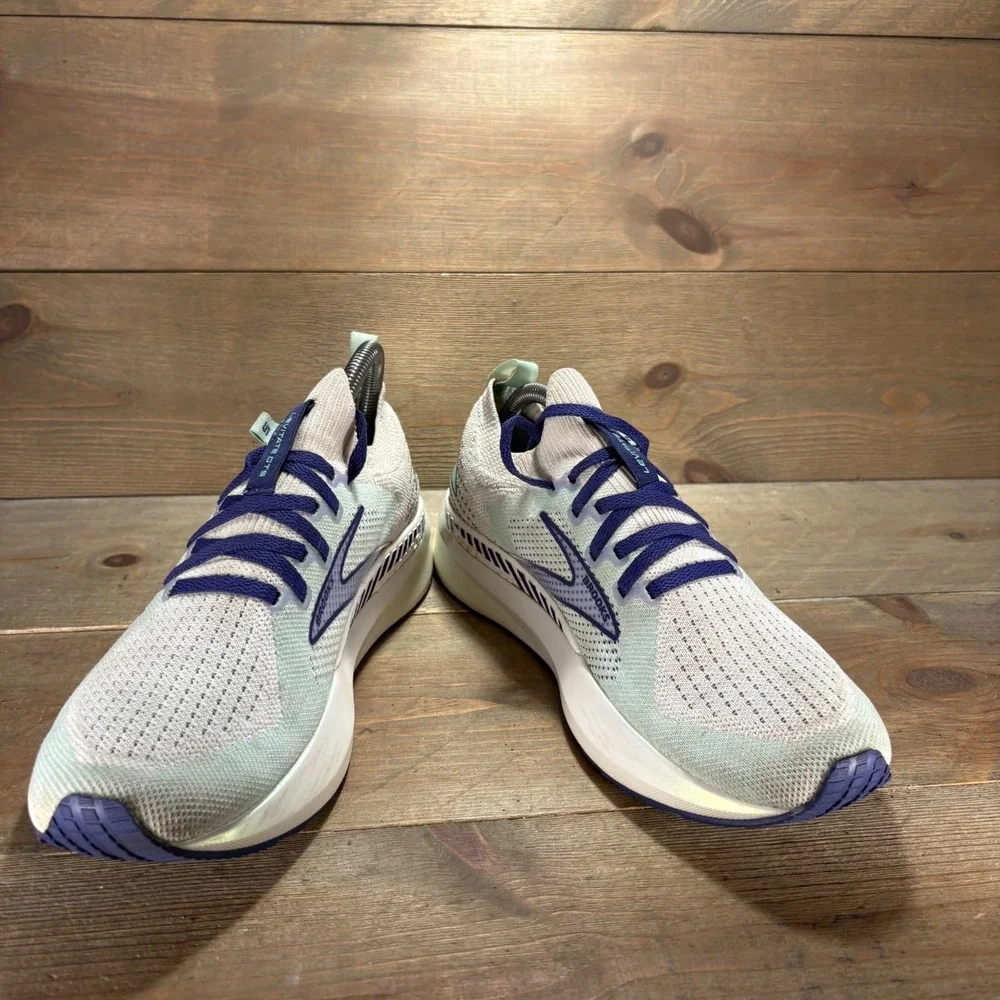 Brooks Levitate GTS 5 Womens size 8 shoes White Mesh Running sneakers